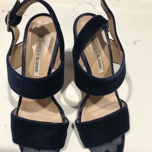 Manolo Blahnik ‘Khansf’ blue velvet sandals sz 38